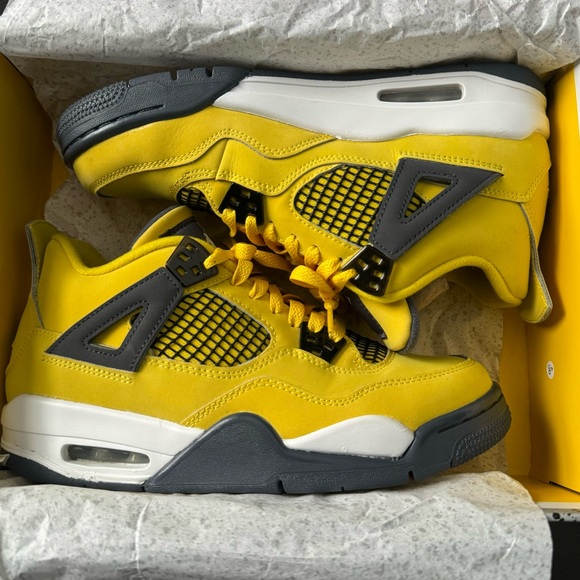 Jordan 4 lightning 2021 size 6.5 main image 4